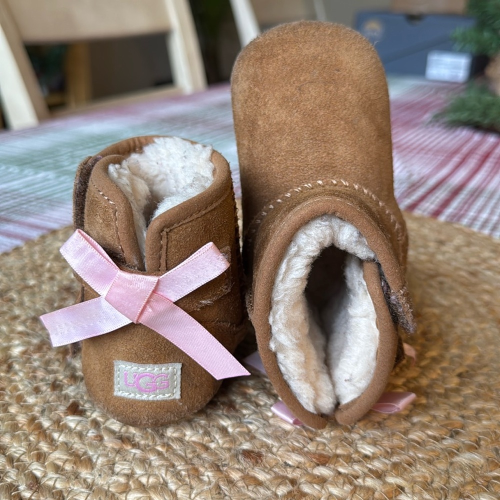UGG Jessie II baby girl suede booties EUC size 4/5